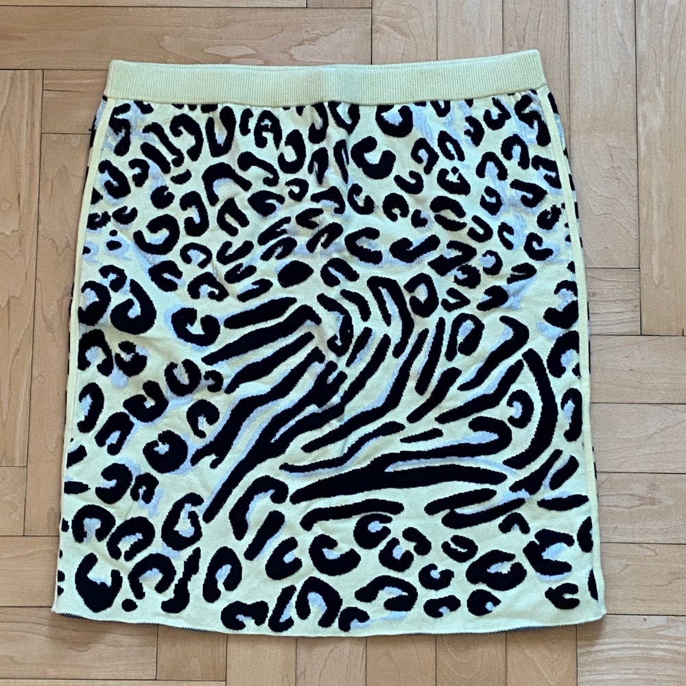 CLUB MONACO SWEATER SKIRT WITH ANIMAL PRINT